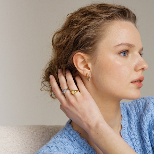 Picky Finders Store. Hoops Earrings Small Gold Gilded 03. Sterling Silver. By Siayvo.
