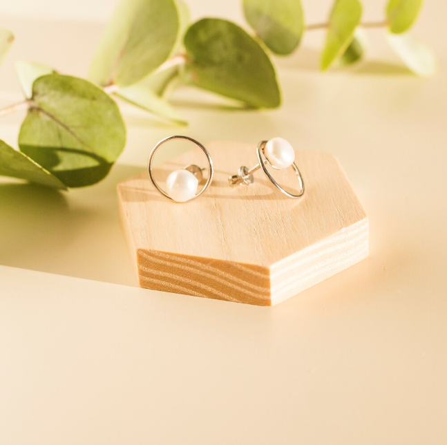 Picky Finders Store. Pearl Planet 05. Sterling Silver, pearl. By Siayvo