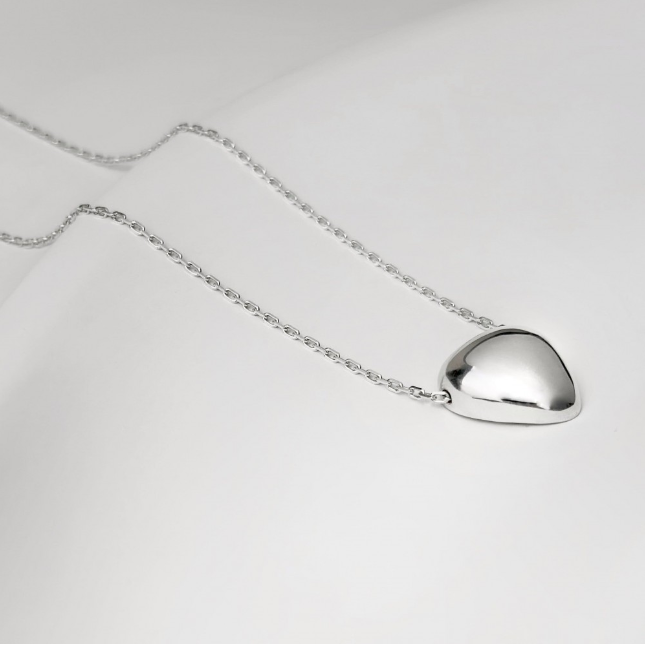 Picky Finders Store. Strawberry Necklace 01. Sterling Silver. By Siayvo.