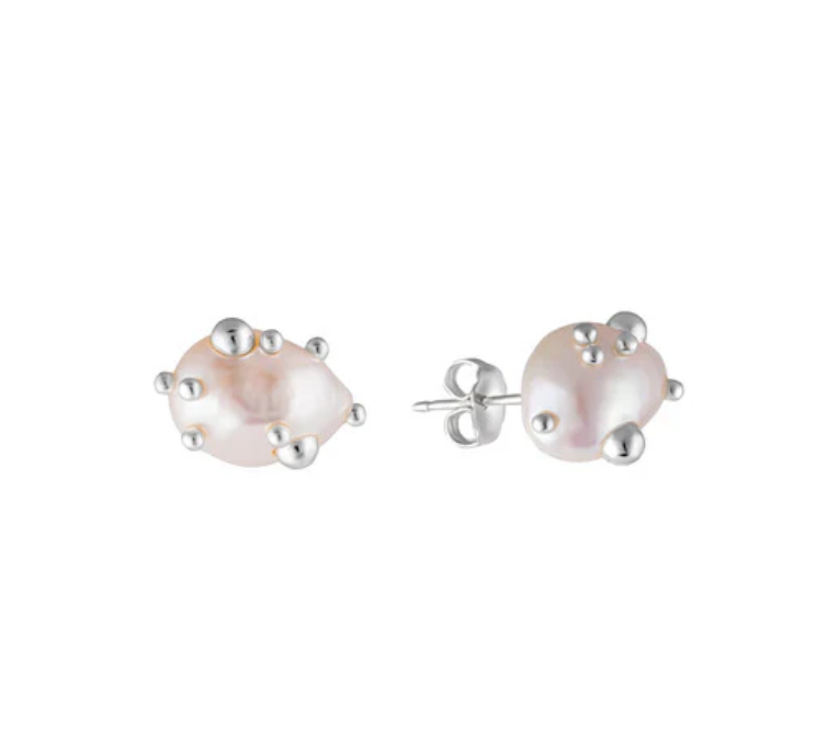 Picky Finders Store. Studs with silver drops. Pearls. Earrings 01. Sterling Silver. By Solarsilver.