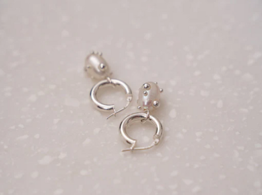 Picky Finders Store. Hoops Comet Small. Earrings 01. Sterling Silver. Pearl. By Solarsilver.
