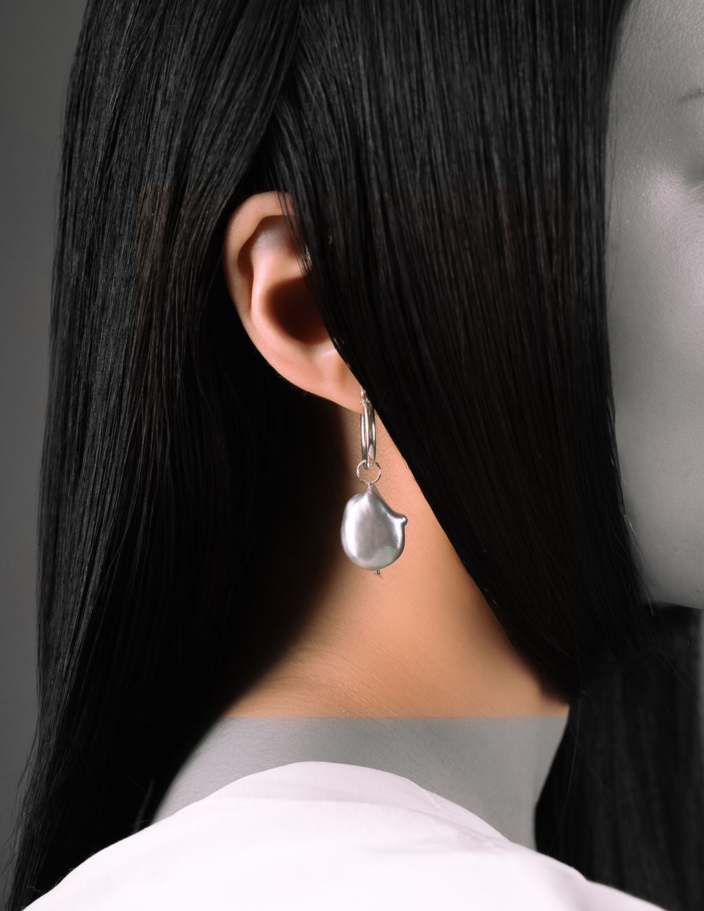 Picky Finders Store. Asymmetrical earrings with gray pearls 06. Sterling Silver. By Solarsilver.