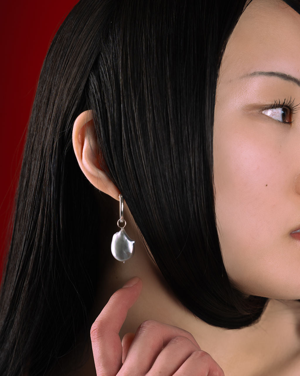 Picky Finders Store. Asymmetrical earrings with gray pearls 03. Sterling Silver. By Solarsilver.